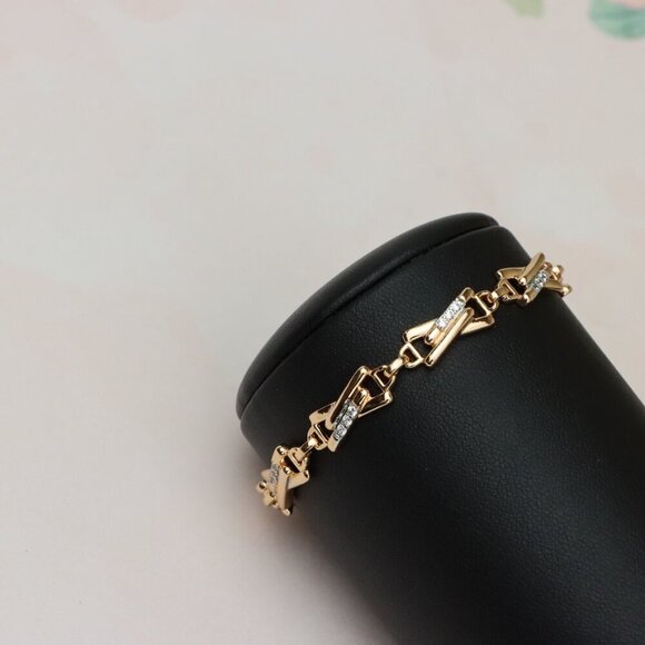 Elegant Rose Gold Plated Bracelet with Crystals and Adjustable Fit, XPBL0692 - Picture 7 of 11